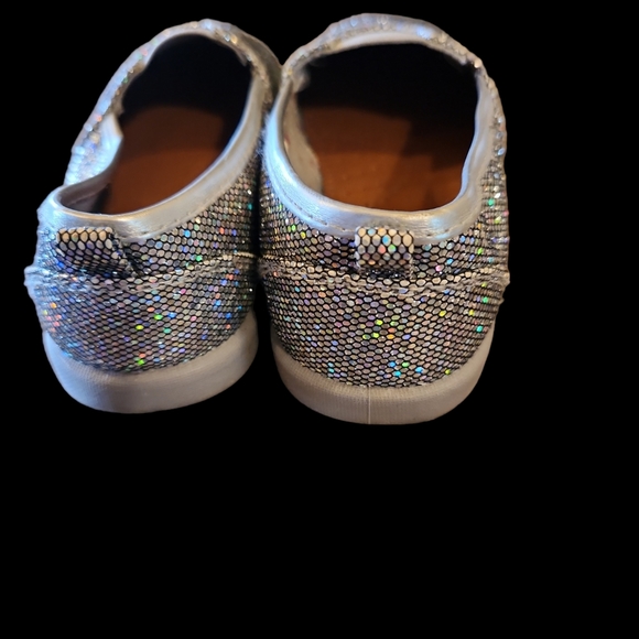 Joe Boxer Silver Glittery Metallic Slip on Shoes Size 11 - Picture 2 of 5